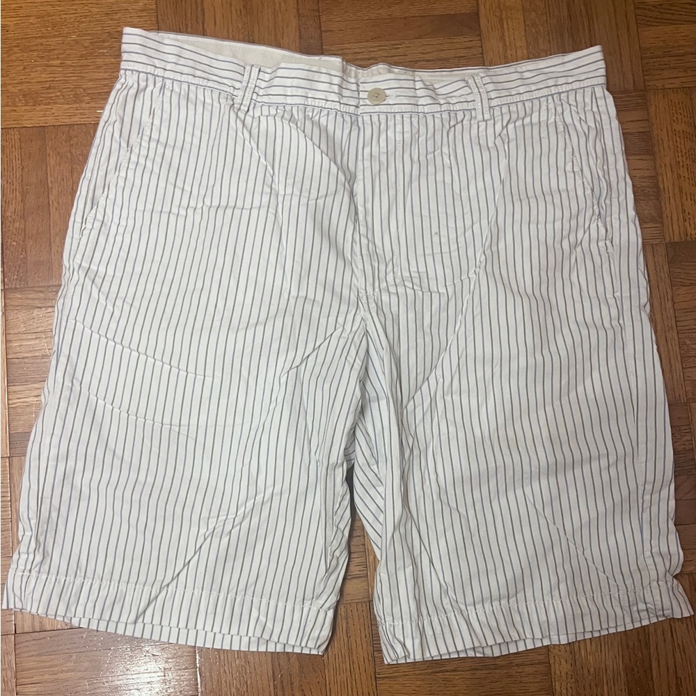 Izod White Flat Front Shorts Classic Design